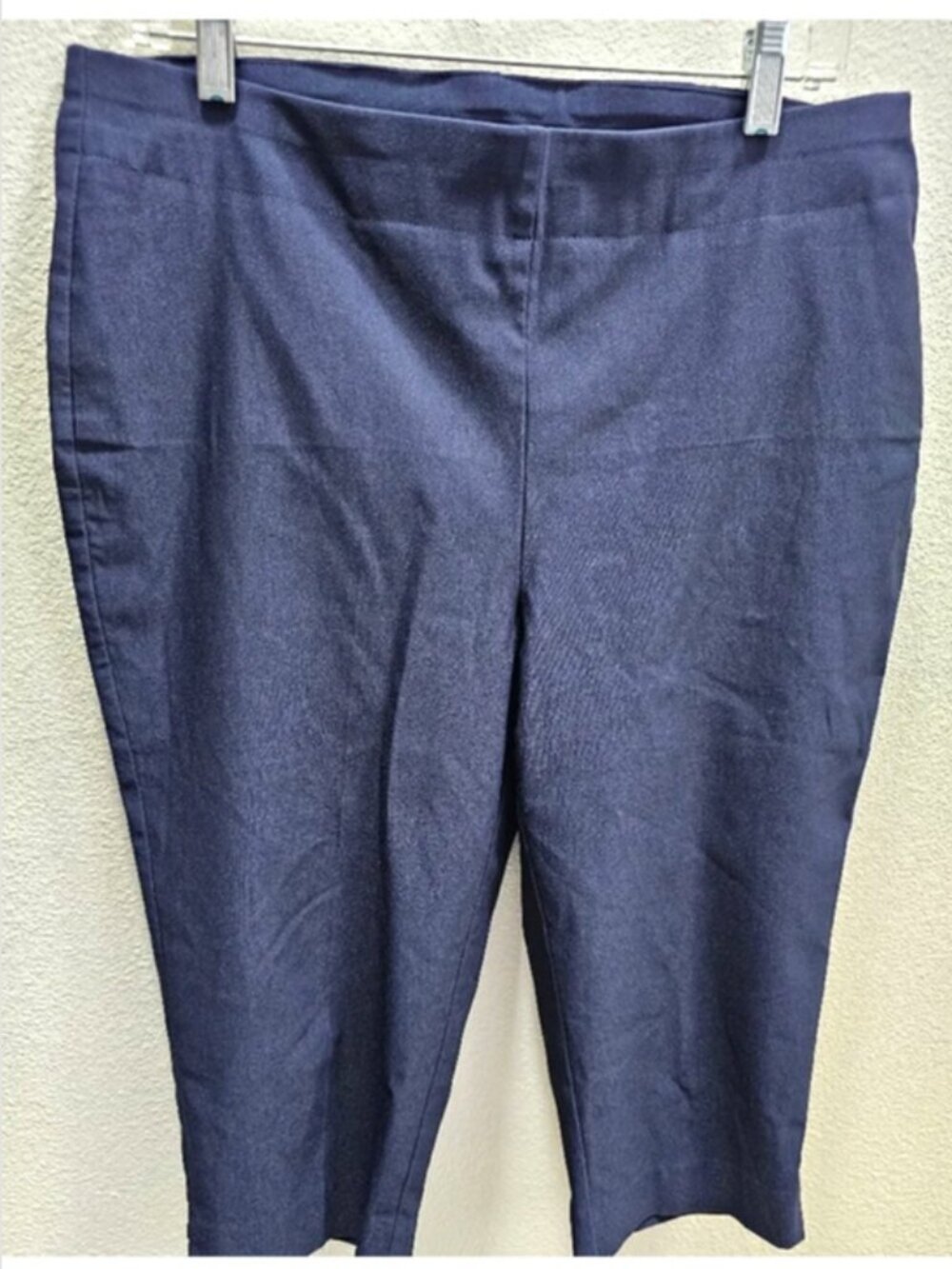 Chico’s So Slimming Straight Crop Classic Navy Pedal Pushers size 2